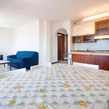 Royal Sea View Apartment *