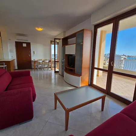 Royal Sea View Apartment *